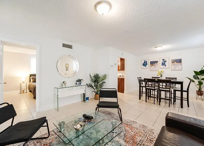 Comfortable 3 Bed Apt Centrally Located In Miami
