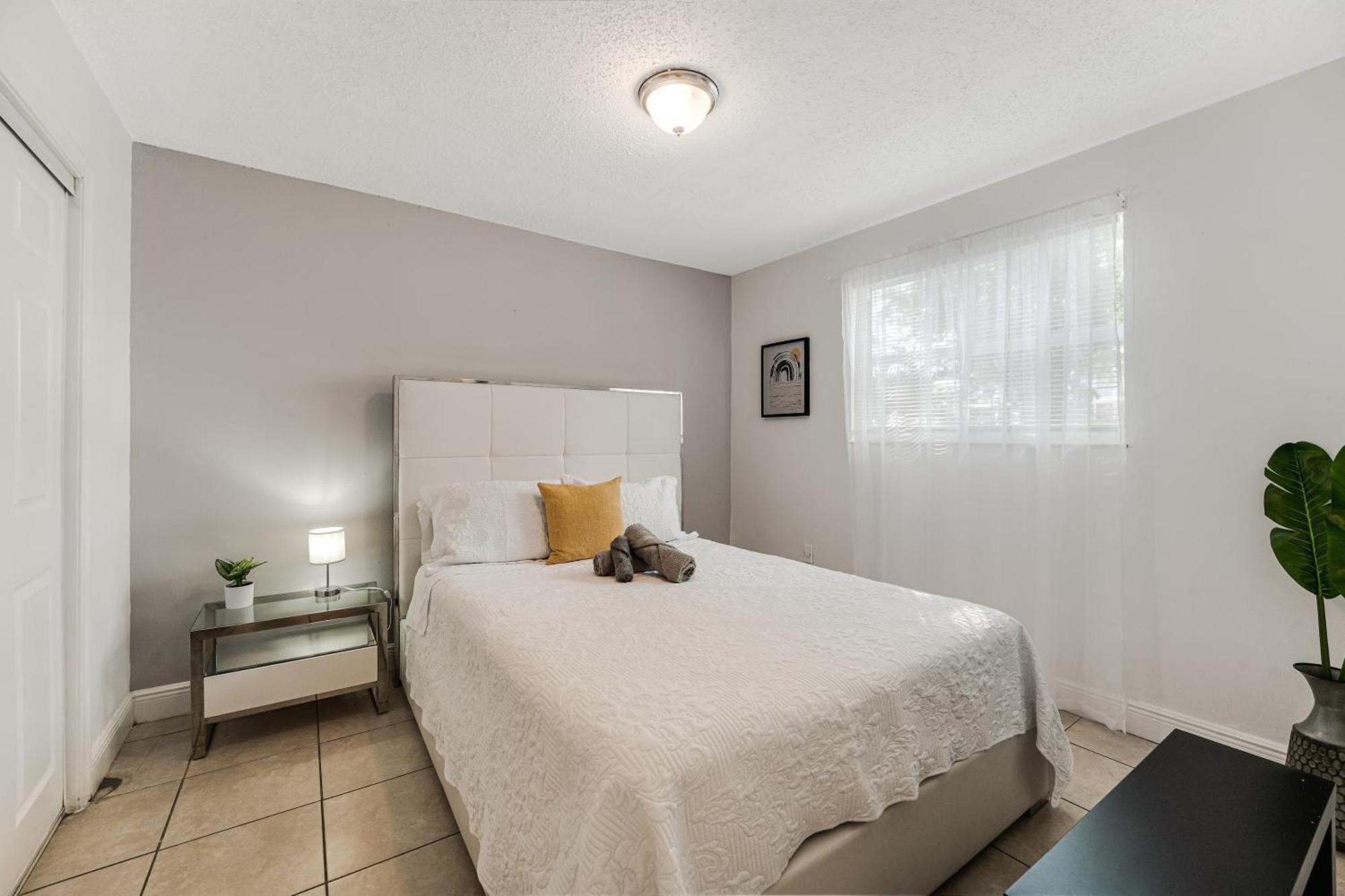 Comfortable 3 Bed Centrally Located In