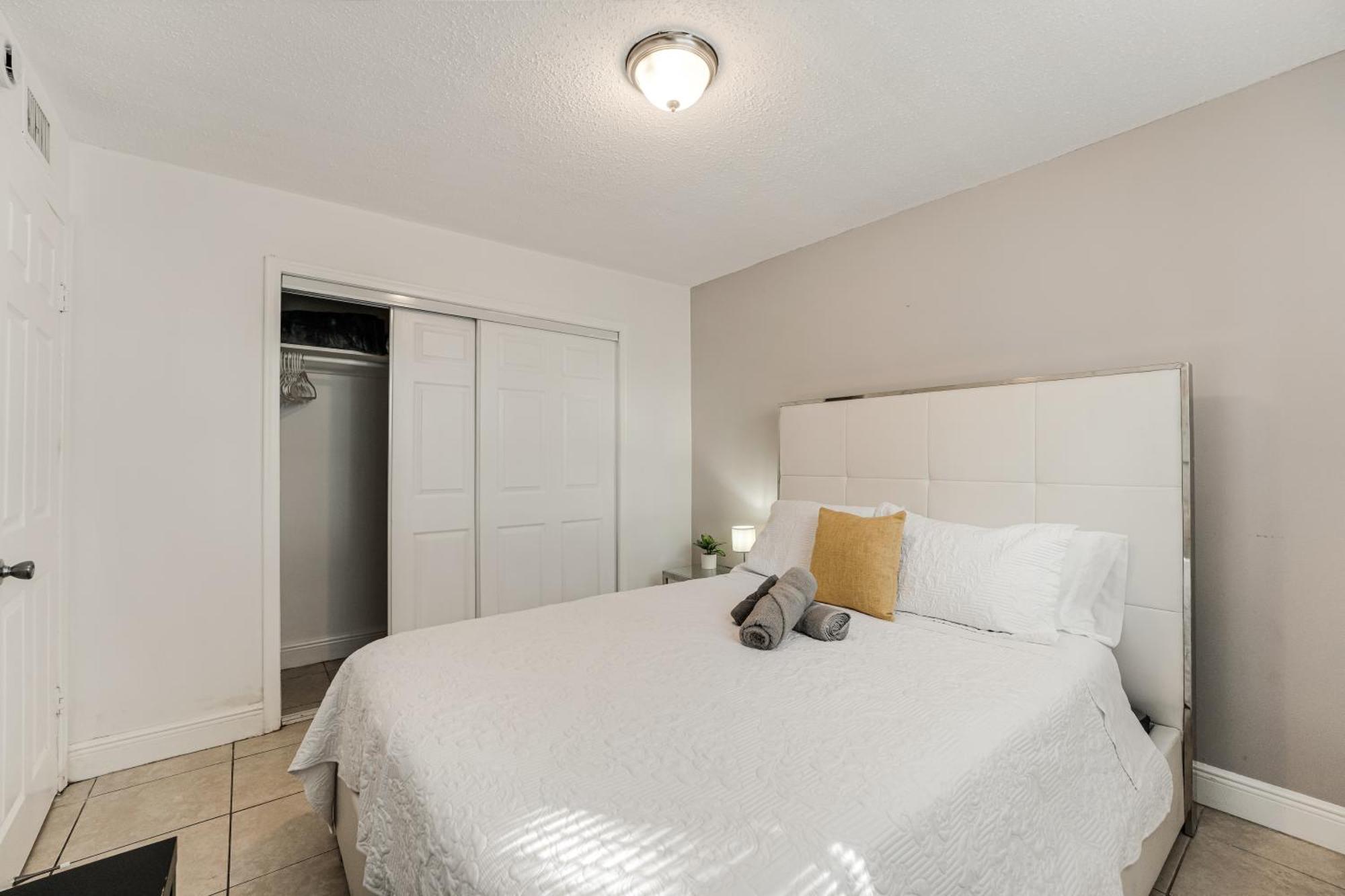 Comfortable 3 Bed Centrally Located In * Miami