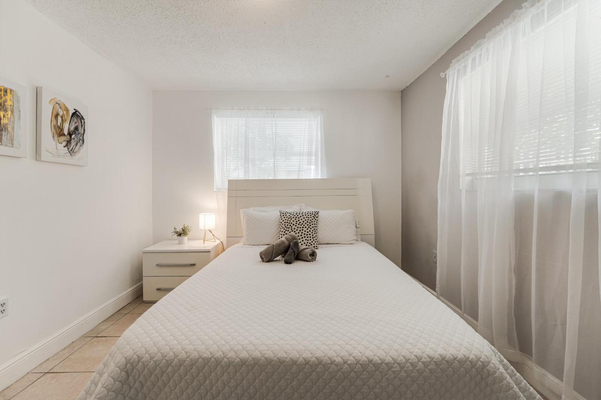Comfortable 3 Bed Centrally Located In Apartment