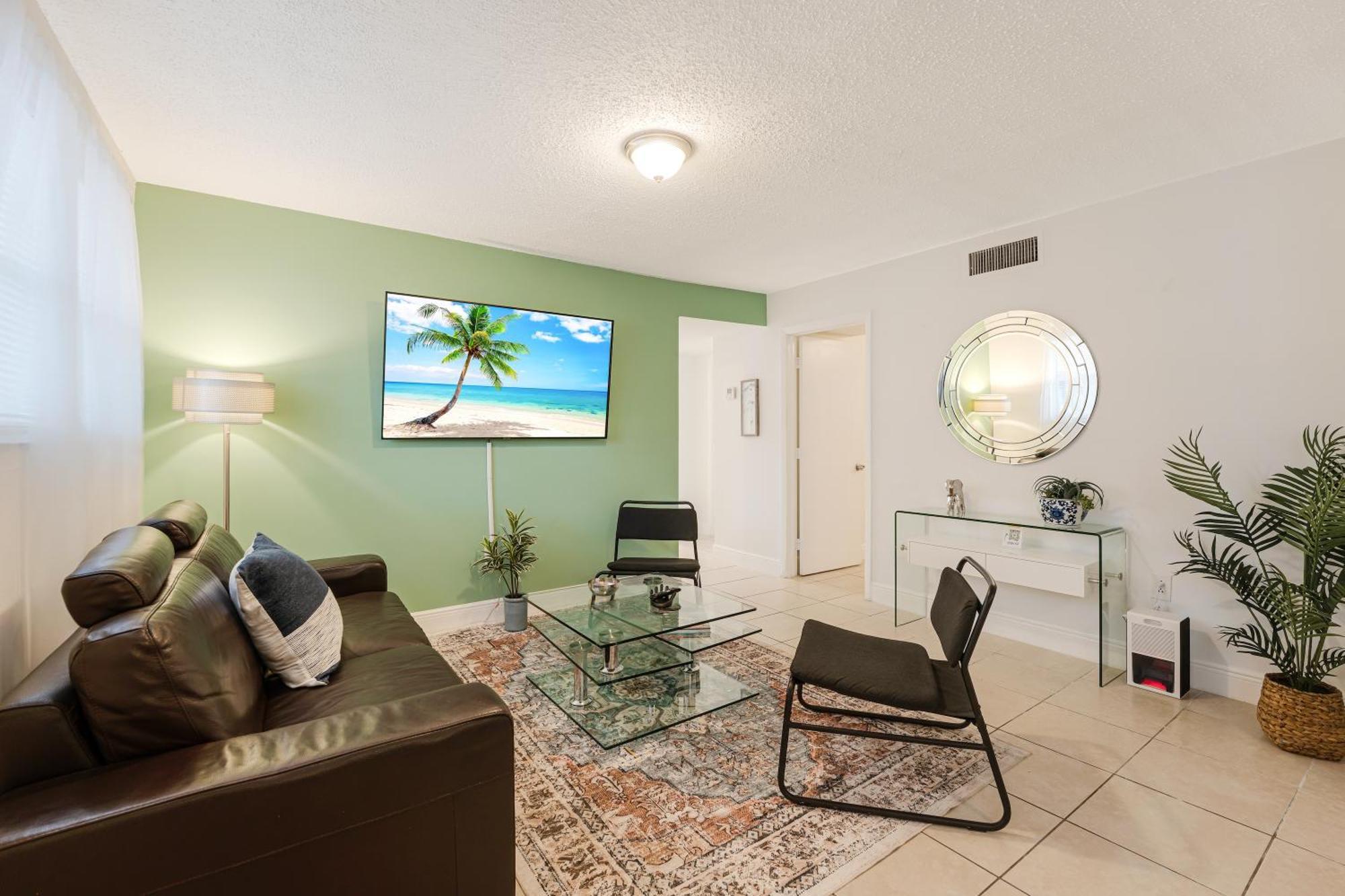 Comfortable 3 Bed Centrally Located In