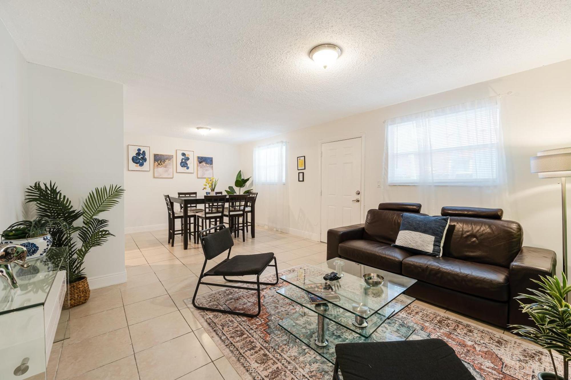 Comfortable 3 Bed Centrally Located In Apartment Miami